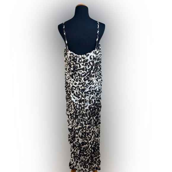 Ruched Leopard Print Midi. Size M/L - Picture 2 of 4
